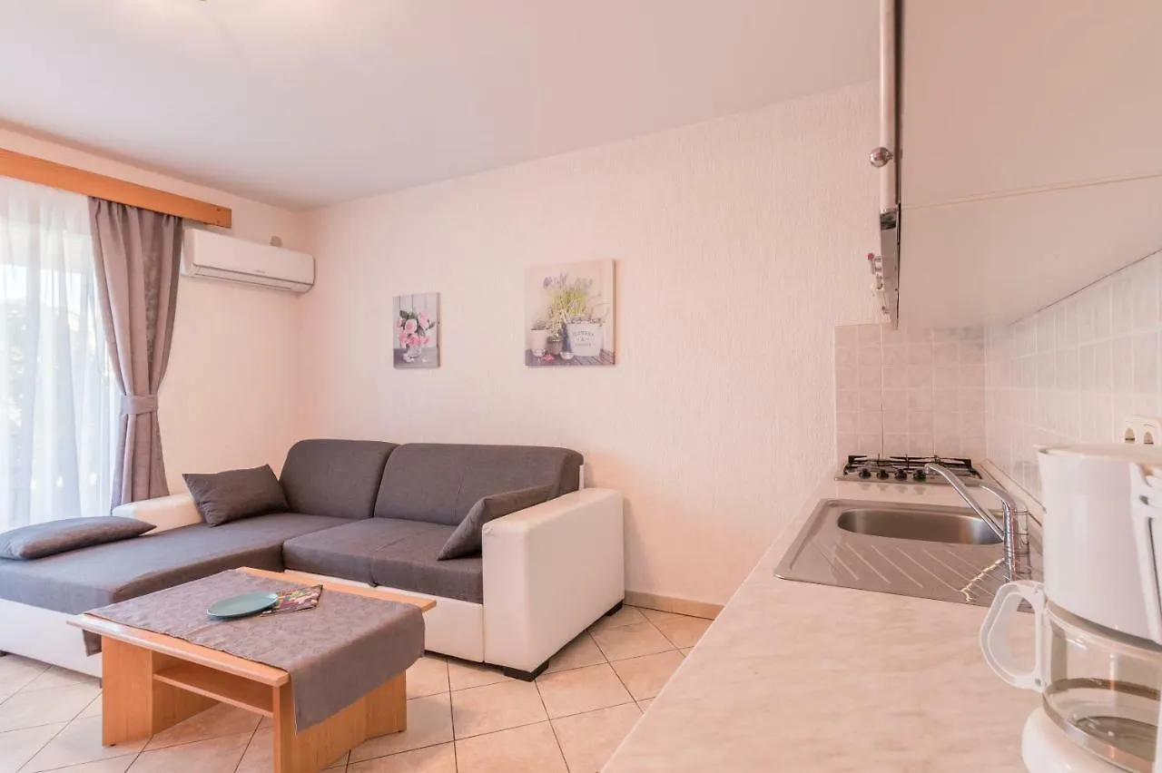 Pansion Dujmovic 1 Apartment Malinska