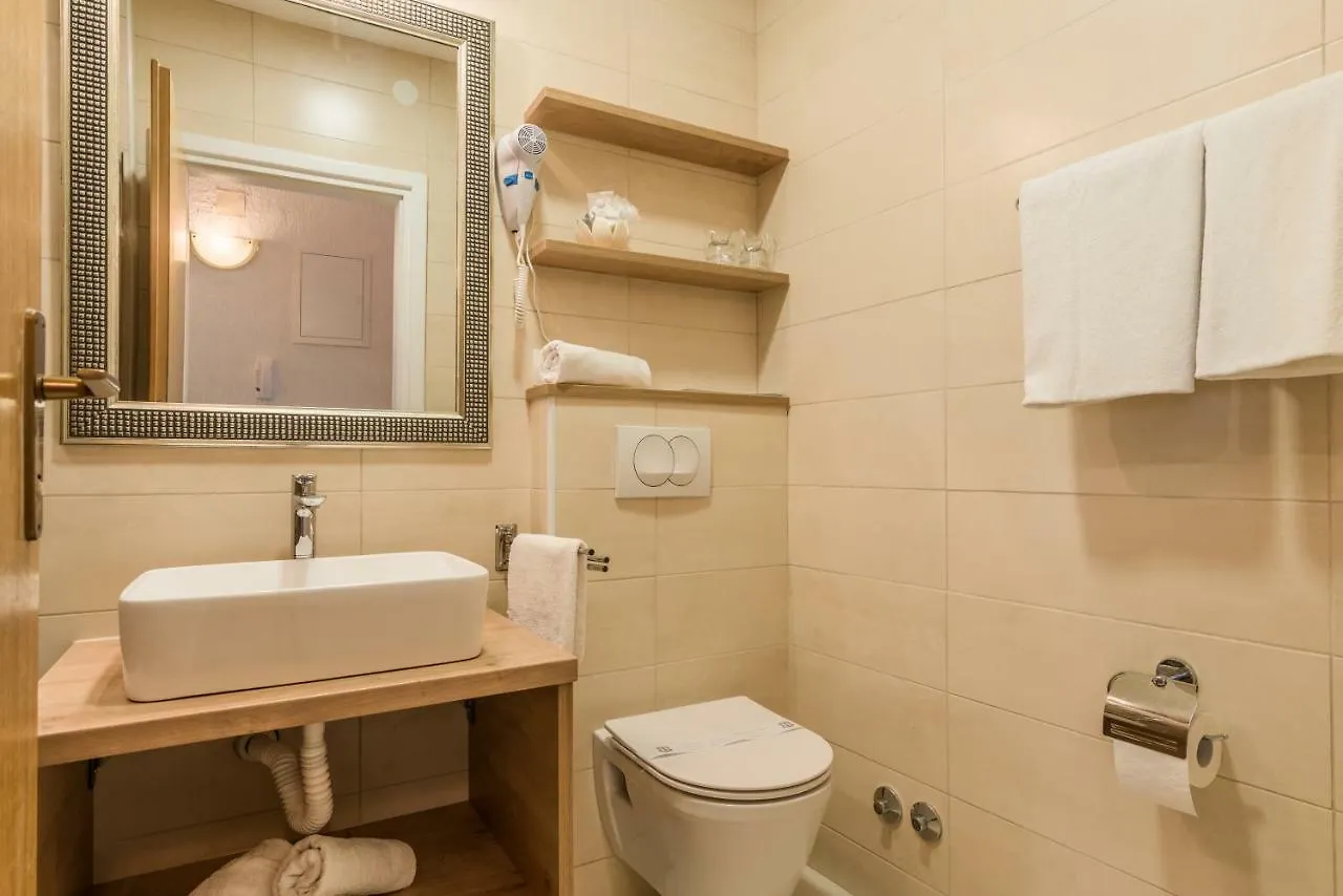 Pansion Dujmovic 1 Apartment Malinska